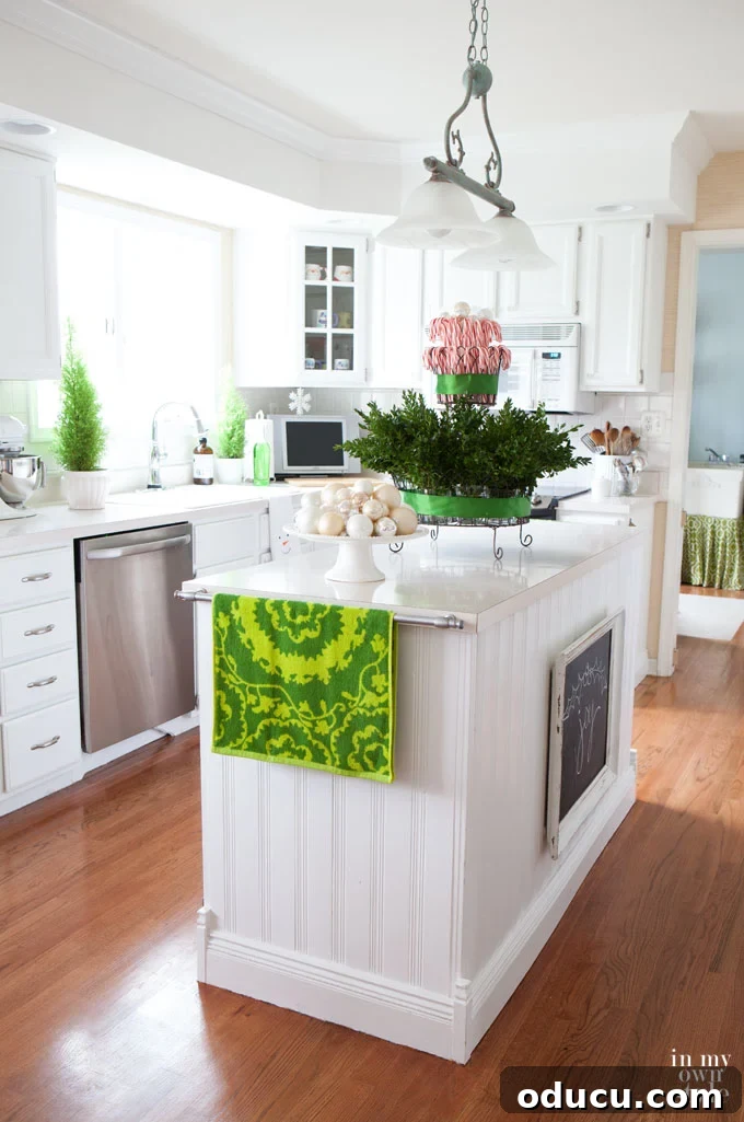 Brilliant Christmas Decorating Ideas 13 Christmas kitchen decor with natural elements