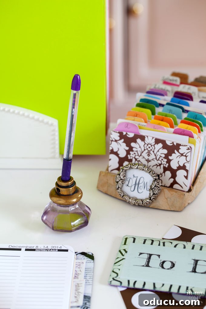 Summer's Finest Homes Revealed 6 Repurpose a door knob into a pen holder - Creative Home Decor