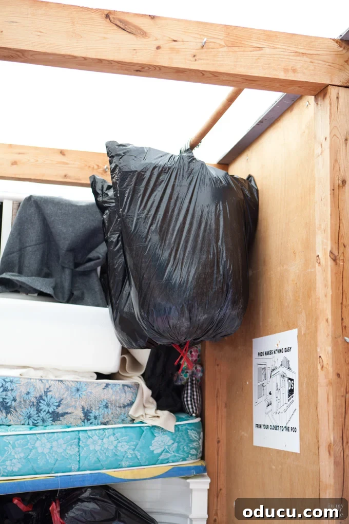 Move Like a Master: Your Expert Packing Guide 10 The best way to pack hanging clothes for moving quickly and easily