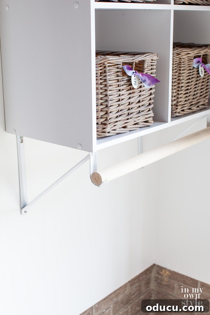 Crafting a Compact Mudroom 8 mini-mudroom-using-a-Closetmaid-Cubeicals
