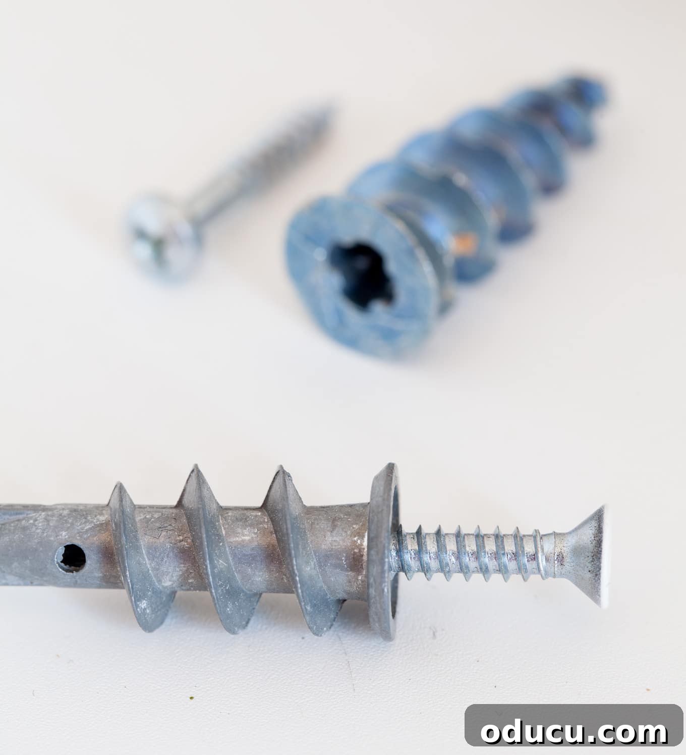 Mastering Heavy Wall Hangings 4 Close-up of different types of screw-in wall anchors, highlighting their design for heavy object installation