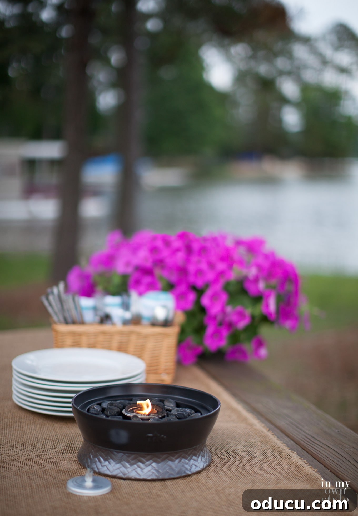 Seamless Outdoor Soirees 4 Essential summer entertaining tips for a memorable outdoor gathering.