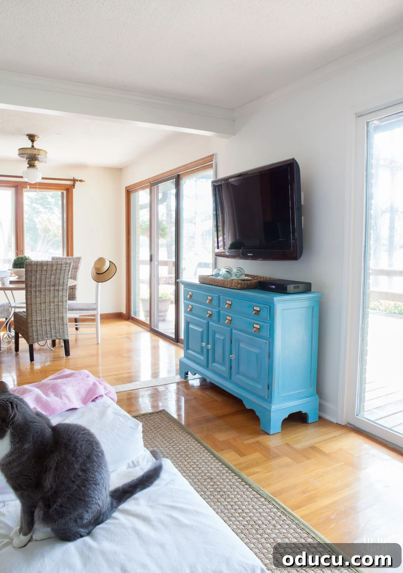 Perfecting Your Swivel TV Mount Setup and Invisible Cable Management 3 Budget-friendly swivel TV mount installation with hidden cords