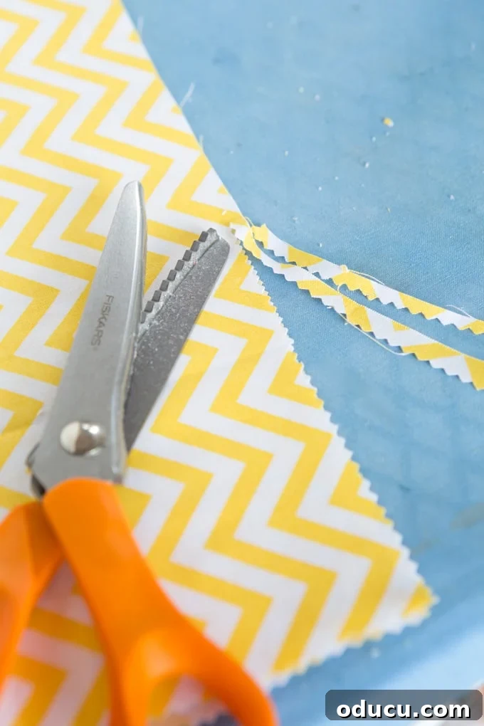 Quick Stitch-Free Round Outdoor Tablecloth 18 how to make no fabric napkins