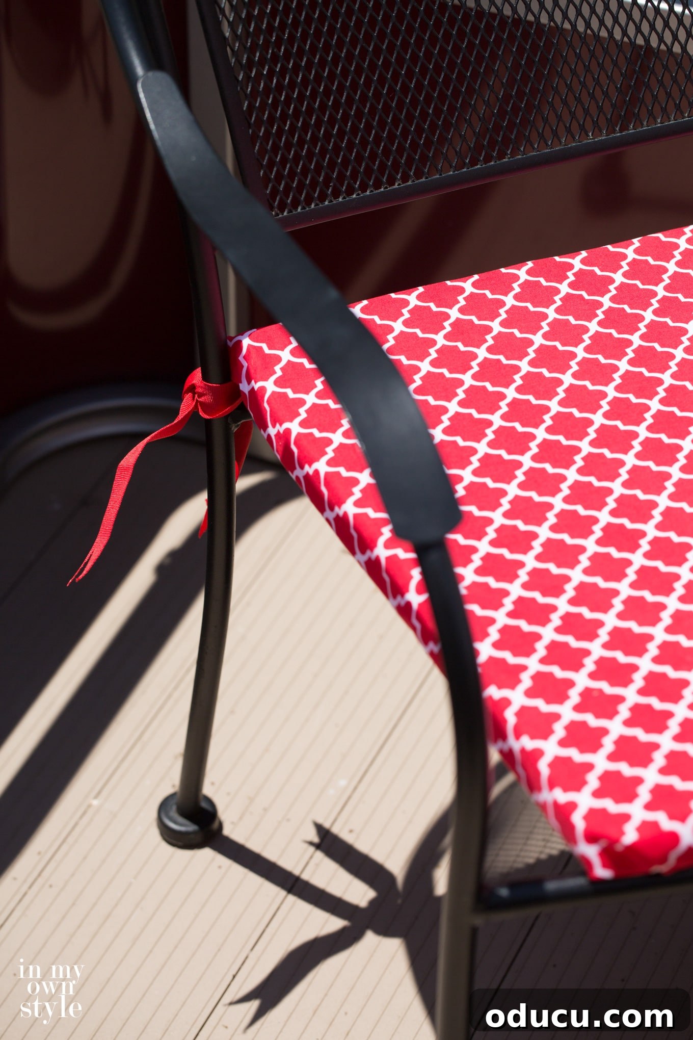 Quick Stitch-Free Round Outdoor Tablecloth 6 outdoor-chair-cushion