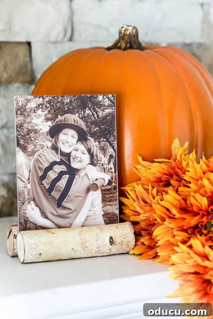 Easy to make fall decor, a DIY rustic photo frame for autumn