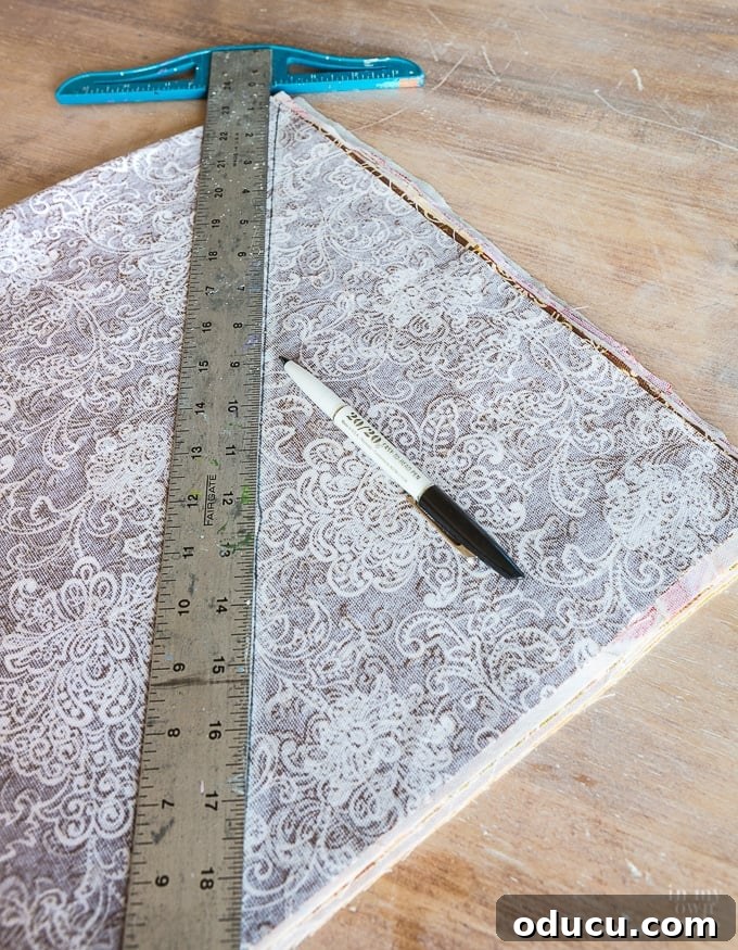 Crafting a Perfect Round Tablecloth for Thanksgiving 12 How to make a table runner