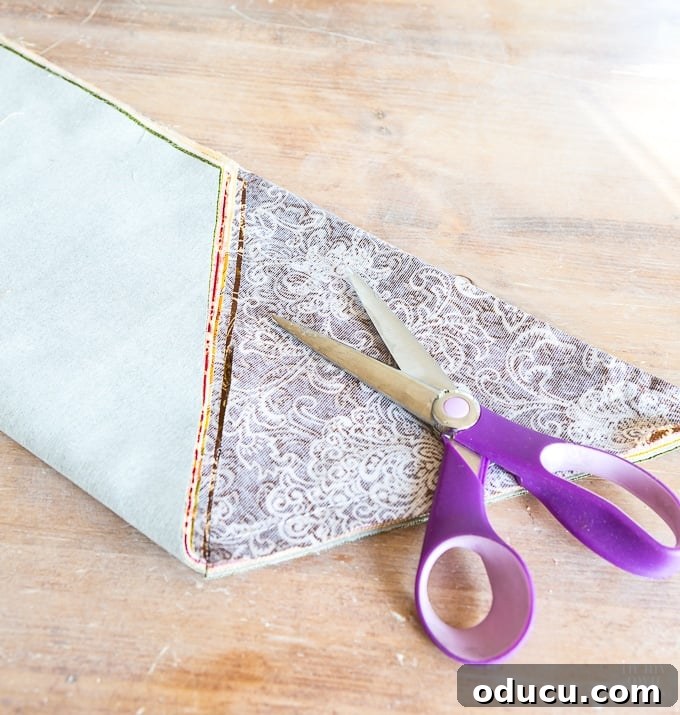 Crafting a Perfect Round Tablecloth for Thanksgiving 14 table cloth tutorial
