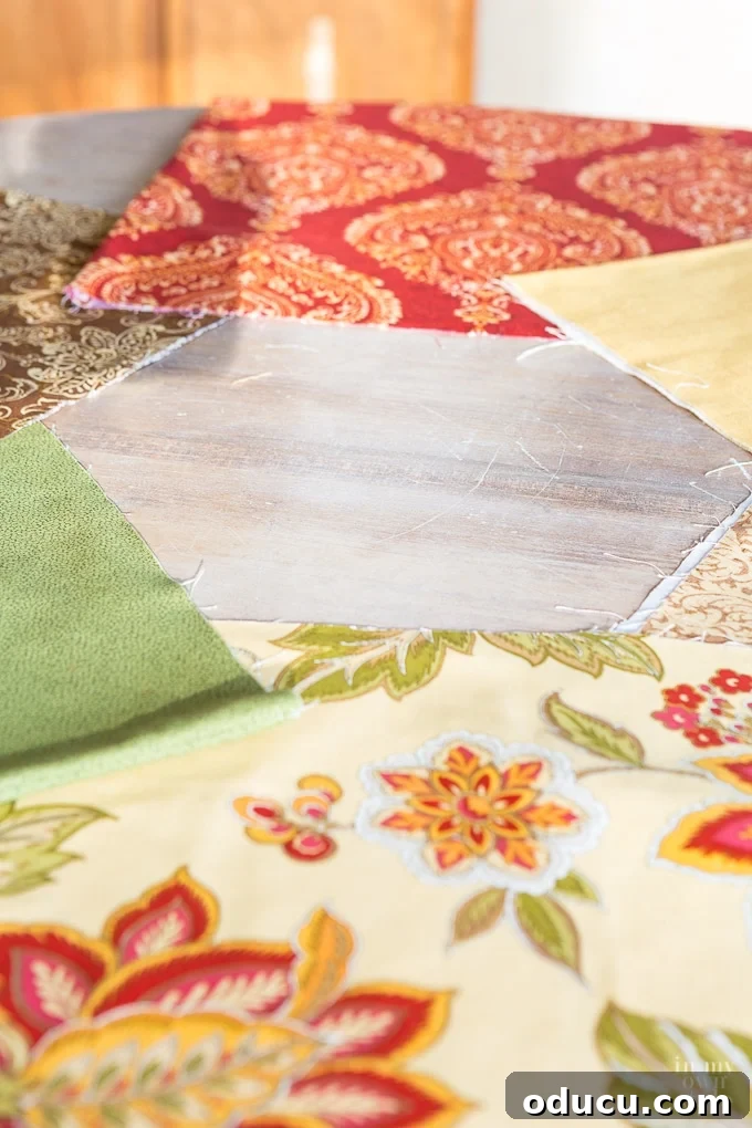 Crafting a Perfect Round Tablecloth for Thanksgiving 18 Round table runner table cloth to make