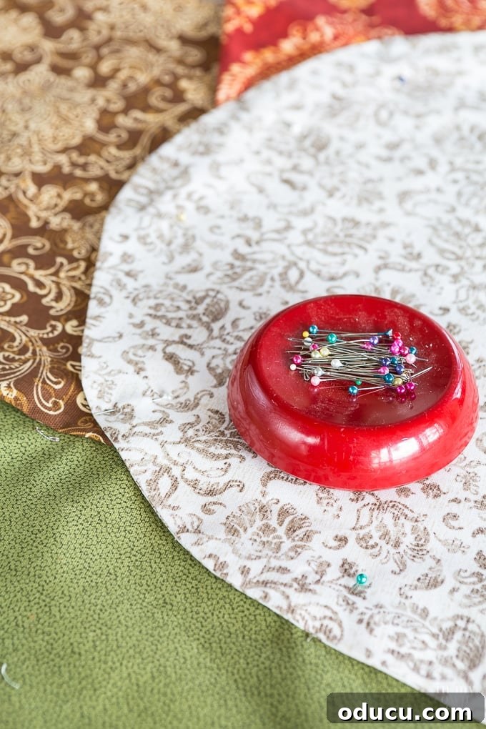 Crafting a Perfect Round Tablecloth for Thanksgiving 19 Unique table cloths to make