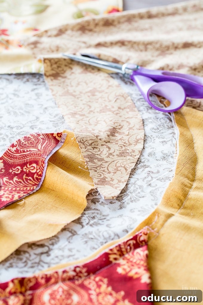 Crafting a Perfect Round Tablecloth for Thanksgiving 21 Thanksgiving table cloth for a round table