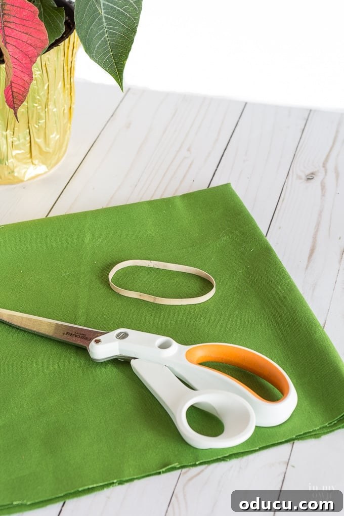 The Art of Beautifully Wrapping Potted Plants and Blooms 3 How to wrap a flower pot with fabric to give as a gift or to coordinate with decor