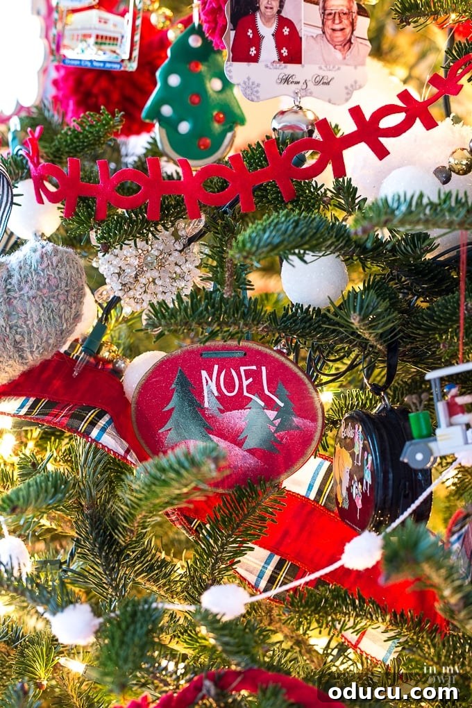 Timeless Christmas Decor with Red White and Greenery 7 christmas-decorating-ideas-around-the-house-4
