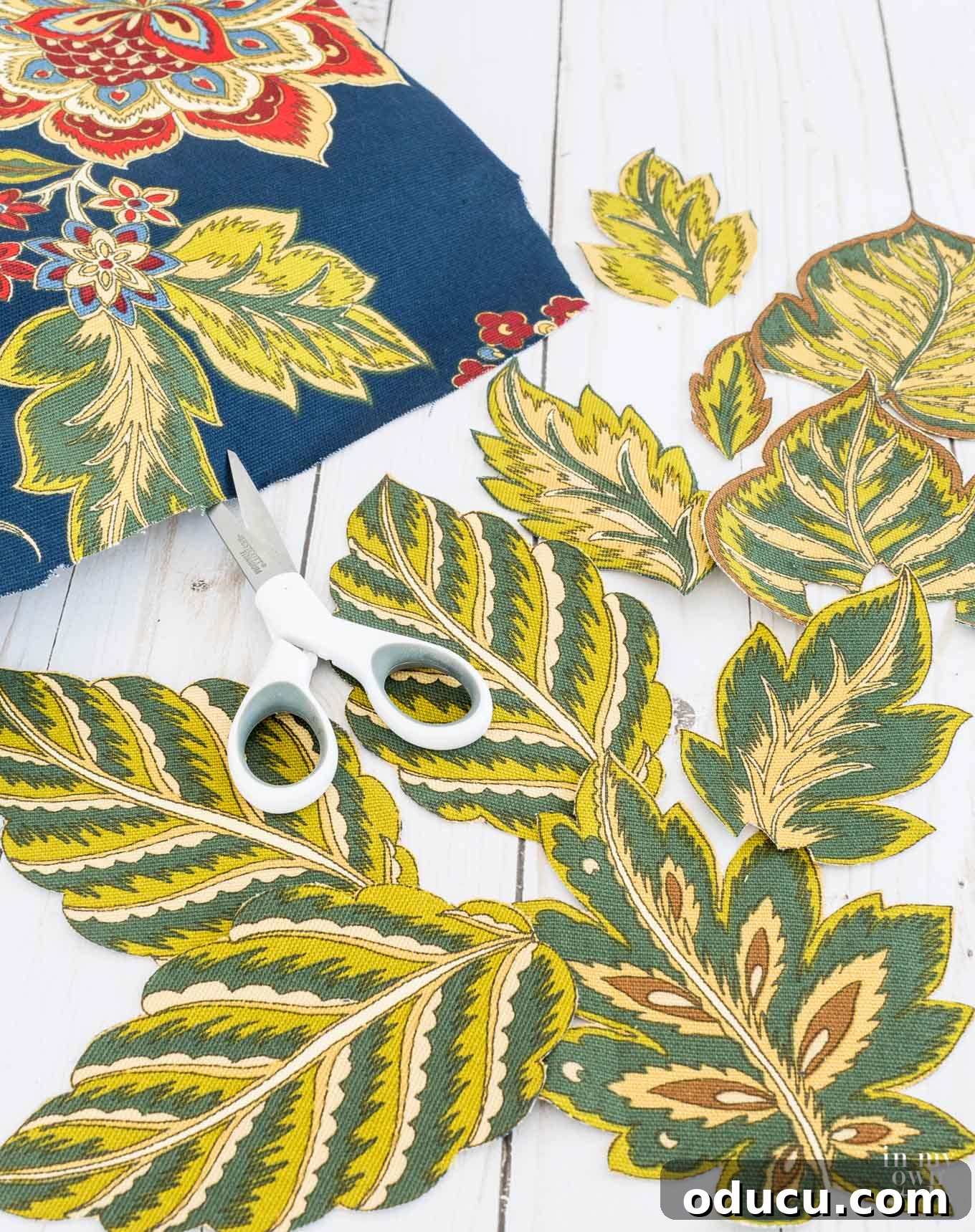 Elevate Your Birdhouse Decor 13 Precision Cutting Fabric Leaves for Birdhouse Embellishment