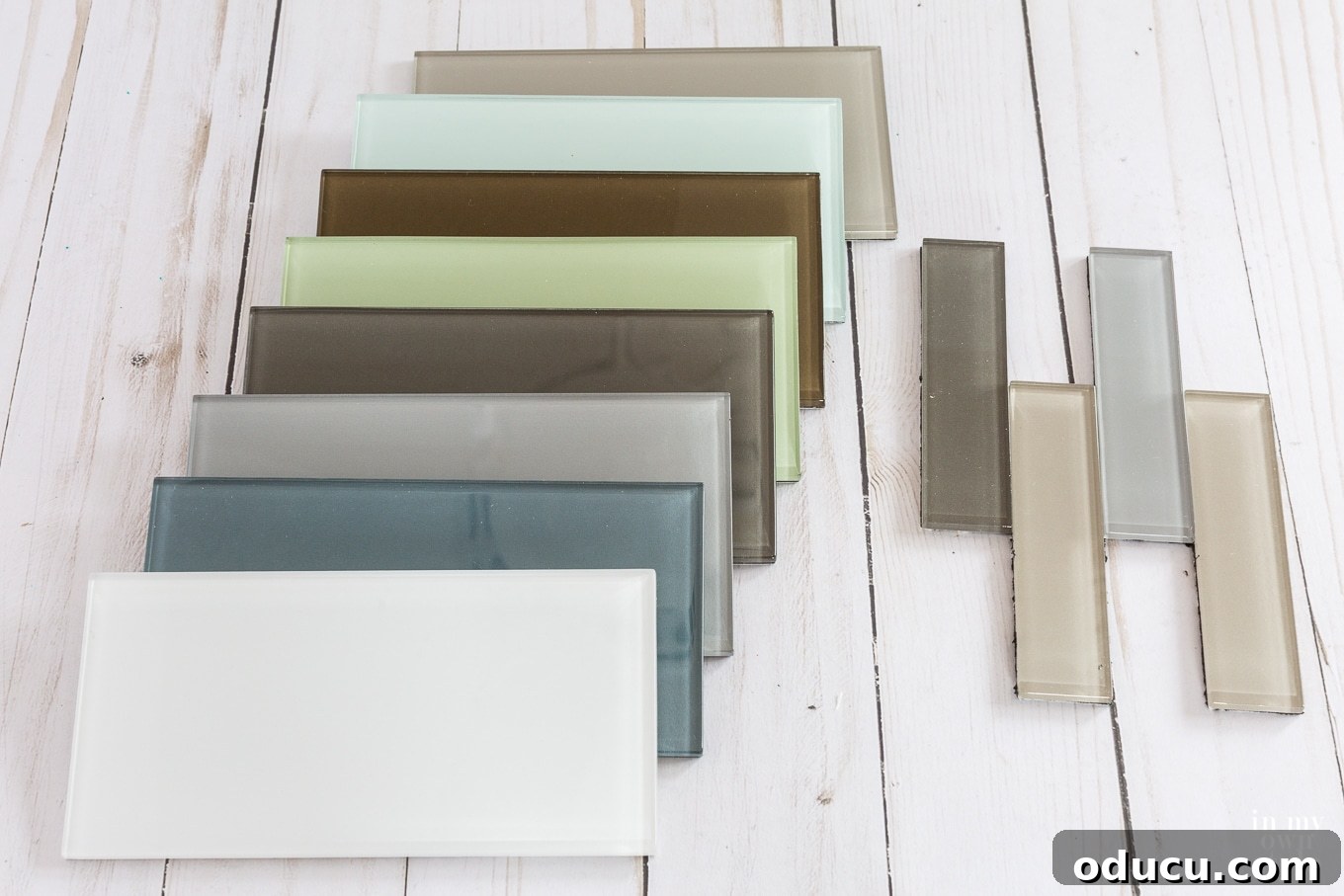Modern Subway Tile Backsplash Inspiration for Kitchens 14 Aspect glass Subway tile color options