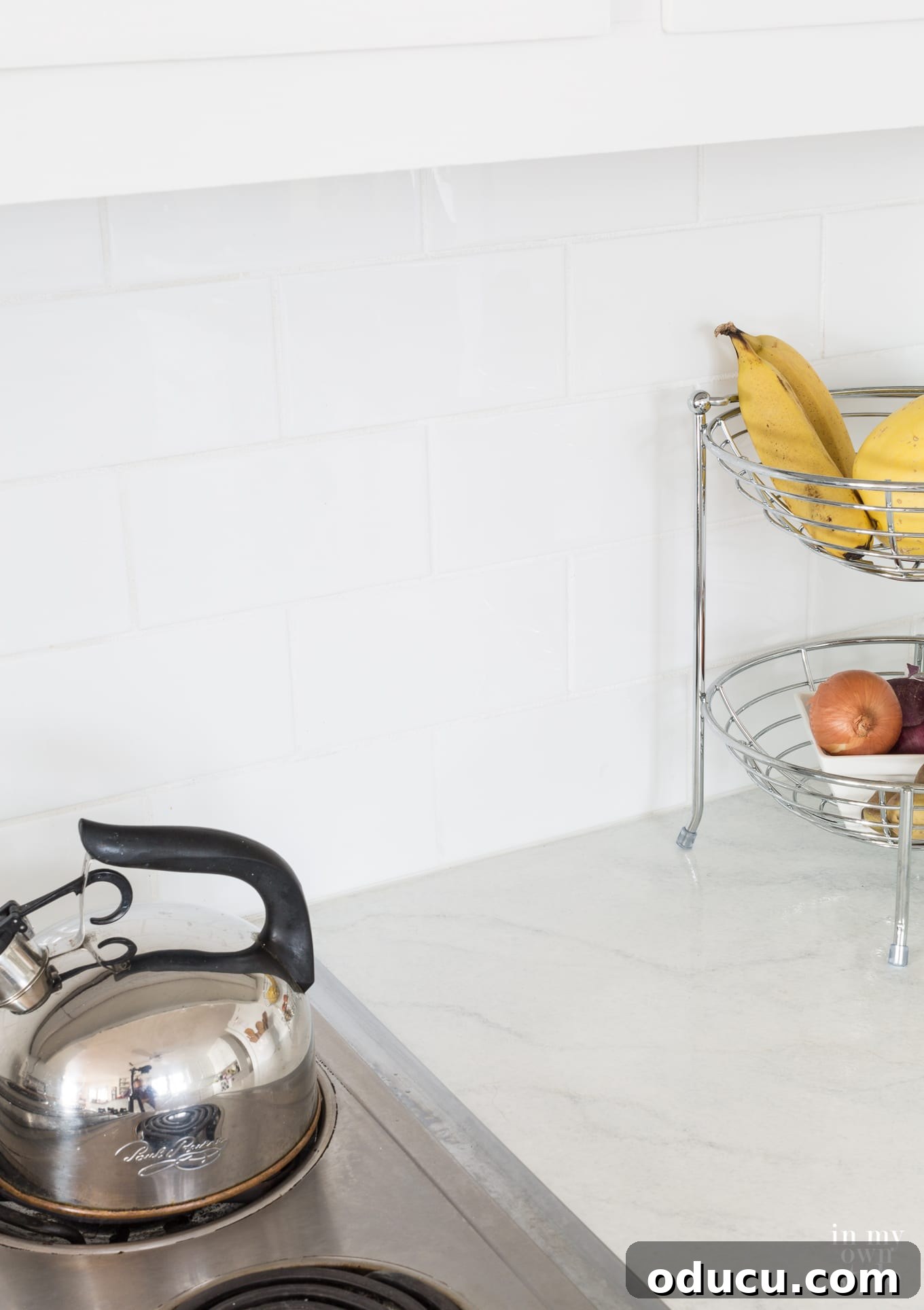 Modern Subway Tile Backsplash Inspiration for Kitchens 17 Kitchen makeover - back splash ideas using subway tiles