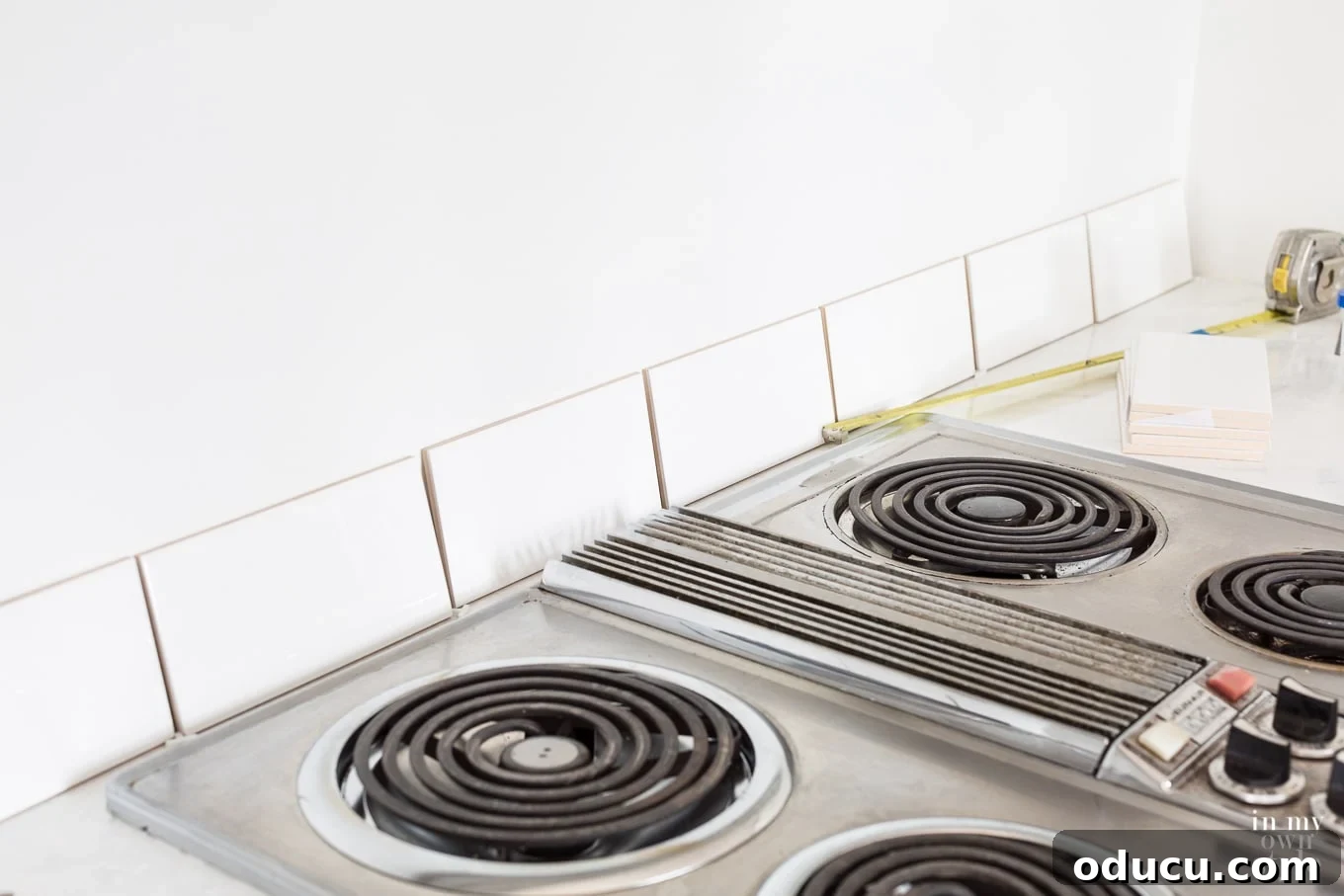Modern Subway Tile Backsplash Inspiration for Kitchens 7 Tiling a kitchen backsplash-3