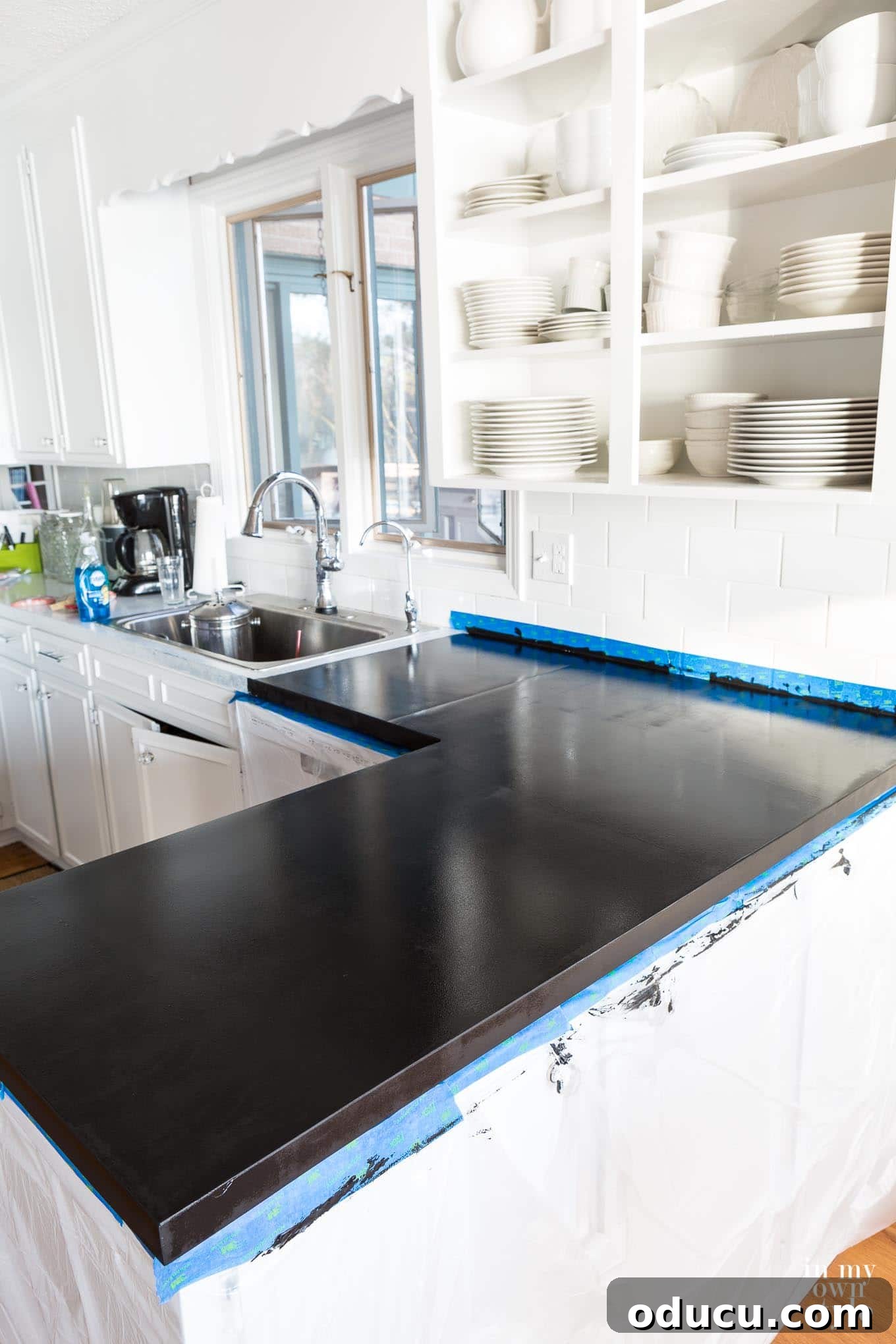 Base layer of primer paint needed to paint faux marble on kitchen counters