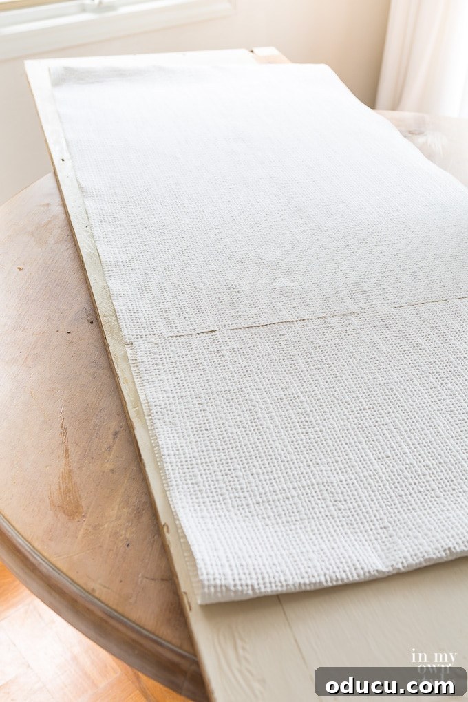 Elevate Your Dining Room with Textured Wallpaper 13 Textured wallpaper hanging tips for project success