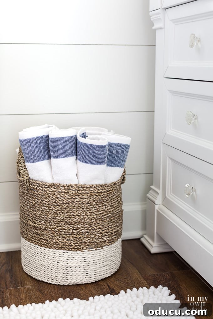 How to store and display towels in a bathroom How to store and display towels in a bathroom