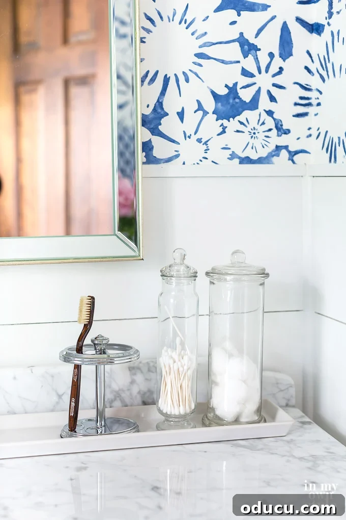 Decorating ideas for a-small bathroom Decorating ideas for a small bathroom