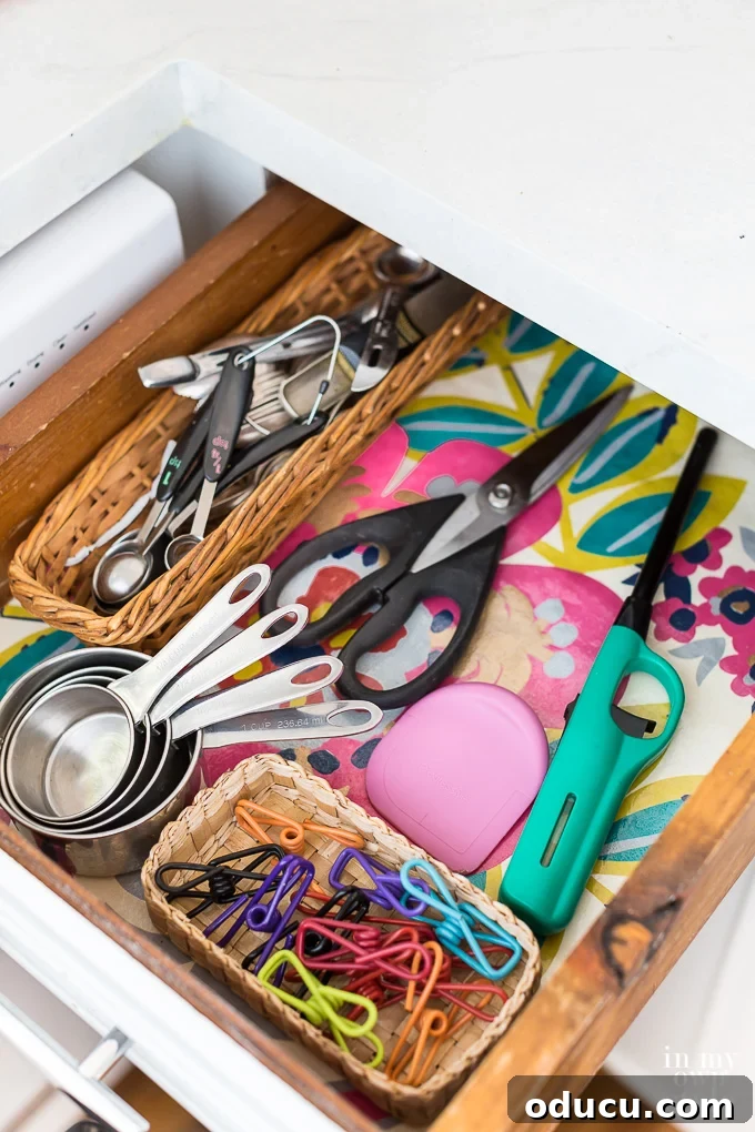 Perfectly cut decorative drawer liner for kitchen drawers how-to-cut-perfect-paper drawer-liners-for-kitchen-drawers