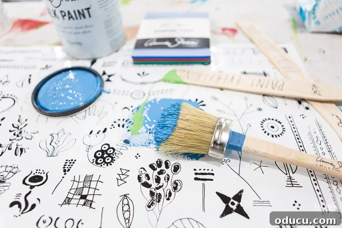 A close-up of a workshop participant using the Annie Sloan Mix Mat for color blending.