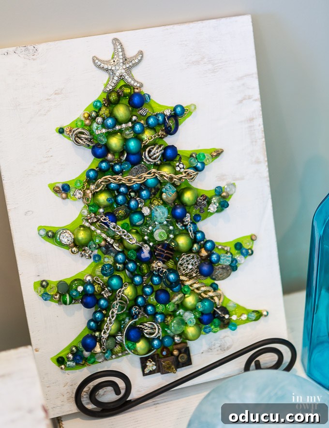Panama City Beach Decor: Uncovering Coastal Gems 14 Repurposing ideas for Christmas using vintage jewelry for a canvas