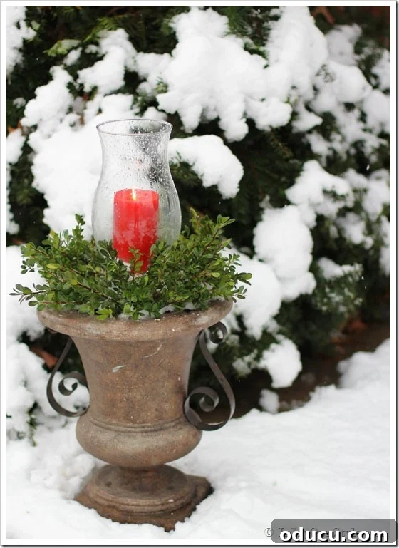 Outdoor-Christmas-Planter DIY idea.
