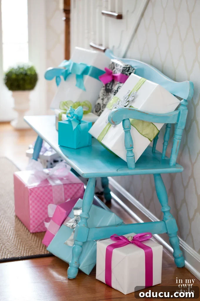 Christmas-Decorating-Ideas-for-Foyers