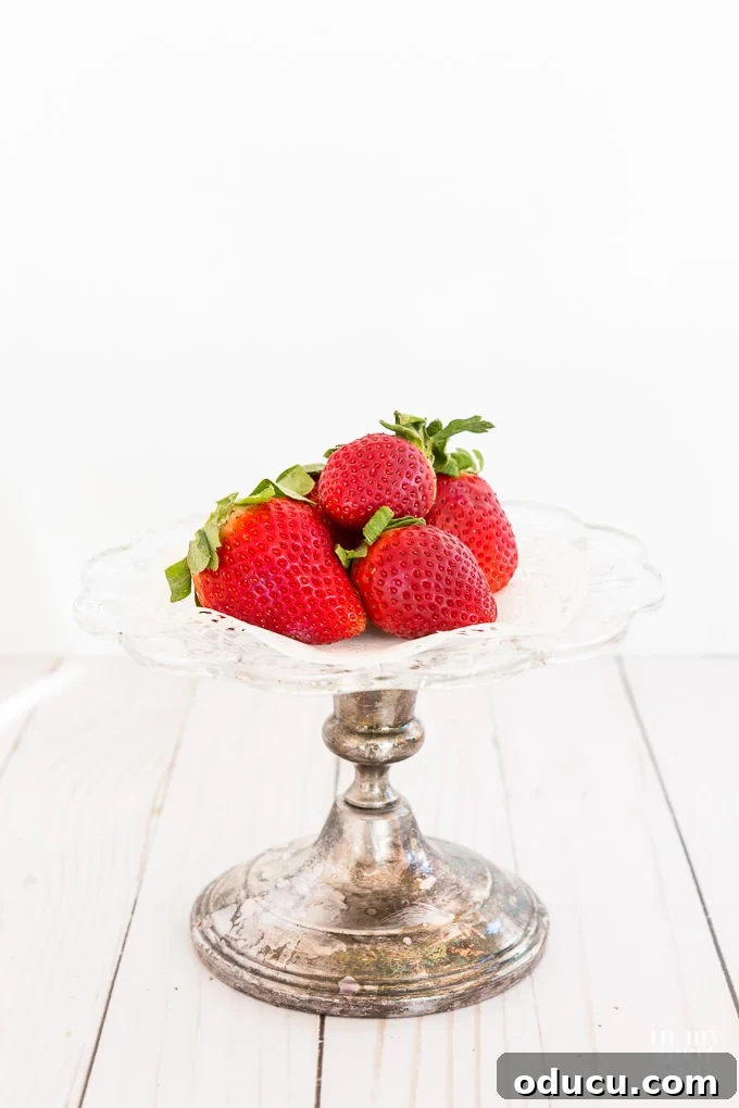 Wood and Marble Pedestal Stands Collection 14 Glass-and-Silver-Pedestal-cake-stand-to-make