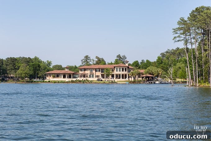 Idyllic Lakefront Retreats 22 Club Med House - Grand Lake Murray Estate with Guest House and Waterfront Pool
