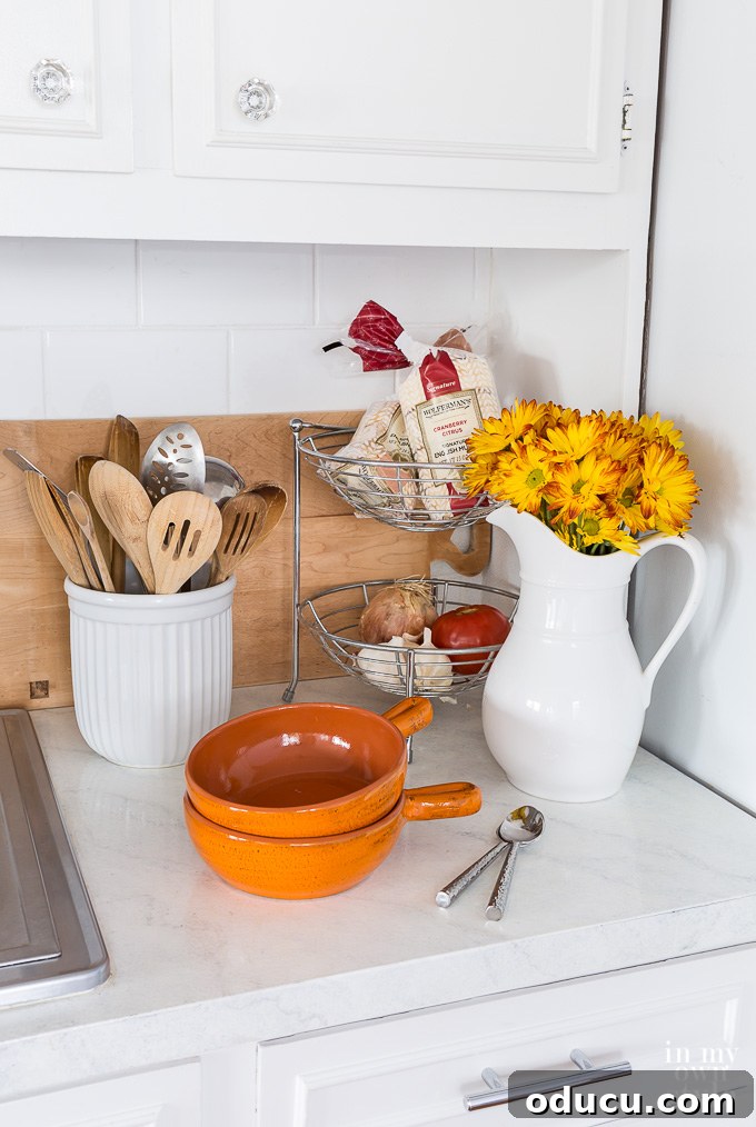 Effortless Fall Comfort: Cozy Decorating Ideas for Your Home 18 Fall kitchen decor with wood accents and natural elements