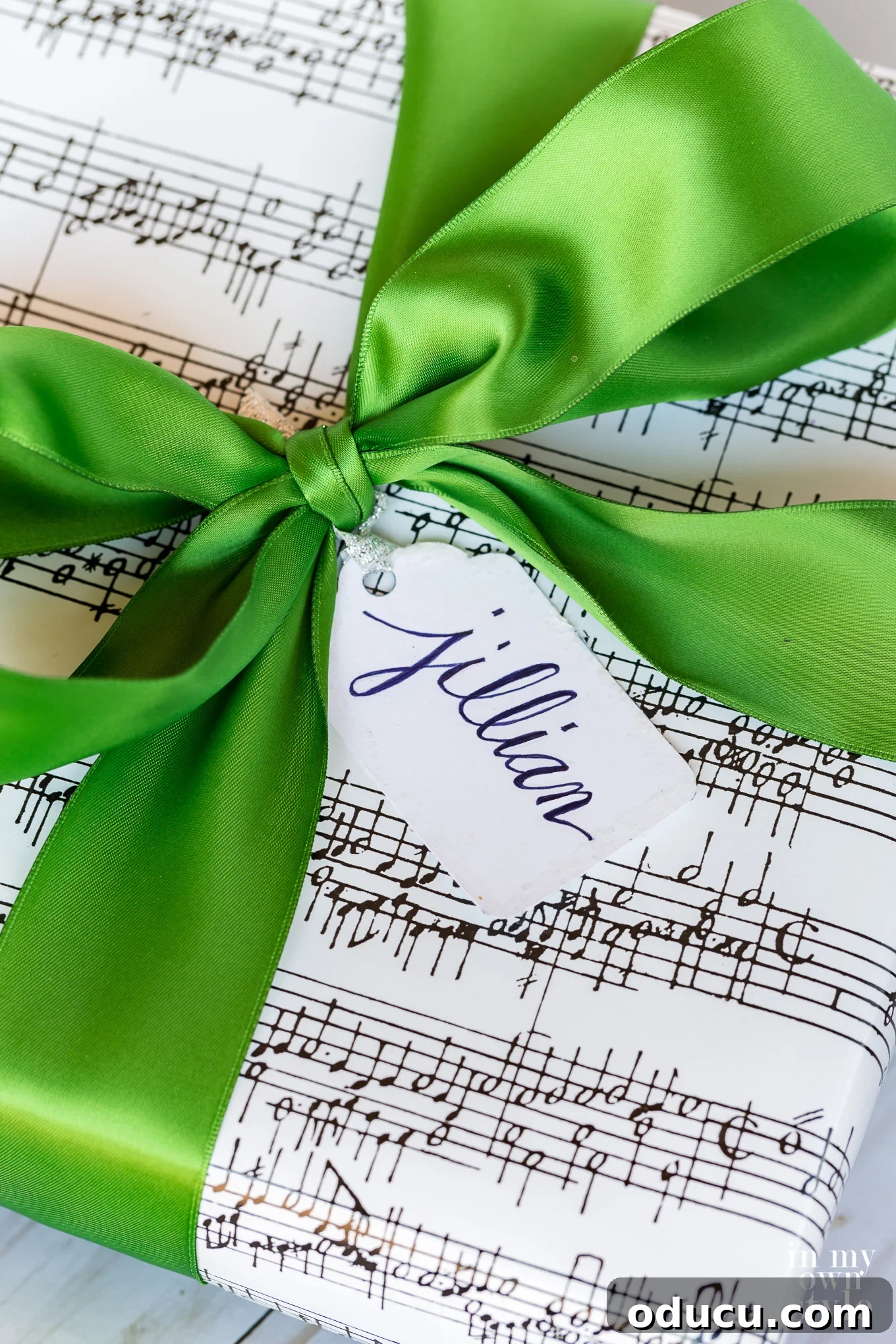 6 Brilliant Reasons to Skip Store-Bought Christmas Gift Tags 12 Blank Free Printable Gift Tags Ready for Customization