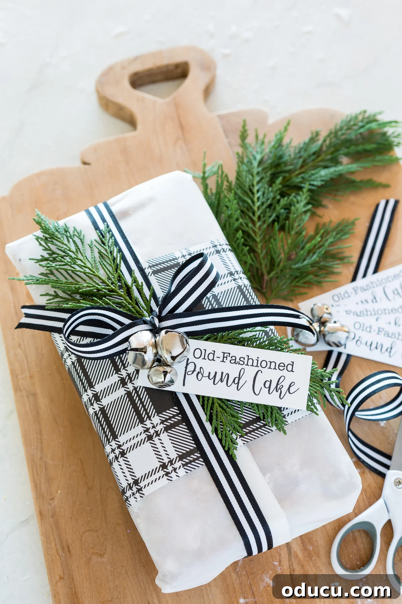 Elevate Your Loaf Cake Gifts with Festive Wrapping 13 Beautifully wrapped loaf cake with a festive gift tag, ribbon, and greenery, ready for Christmas gifting.