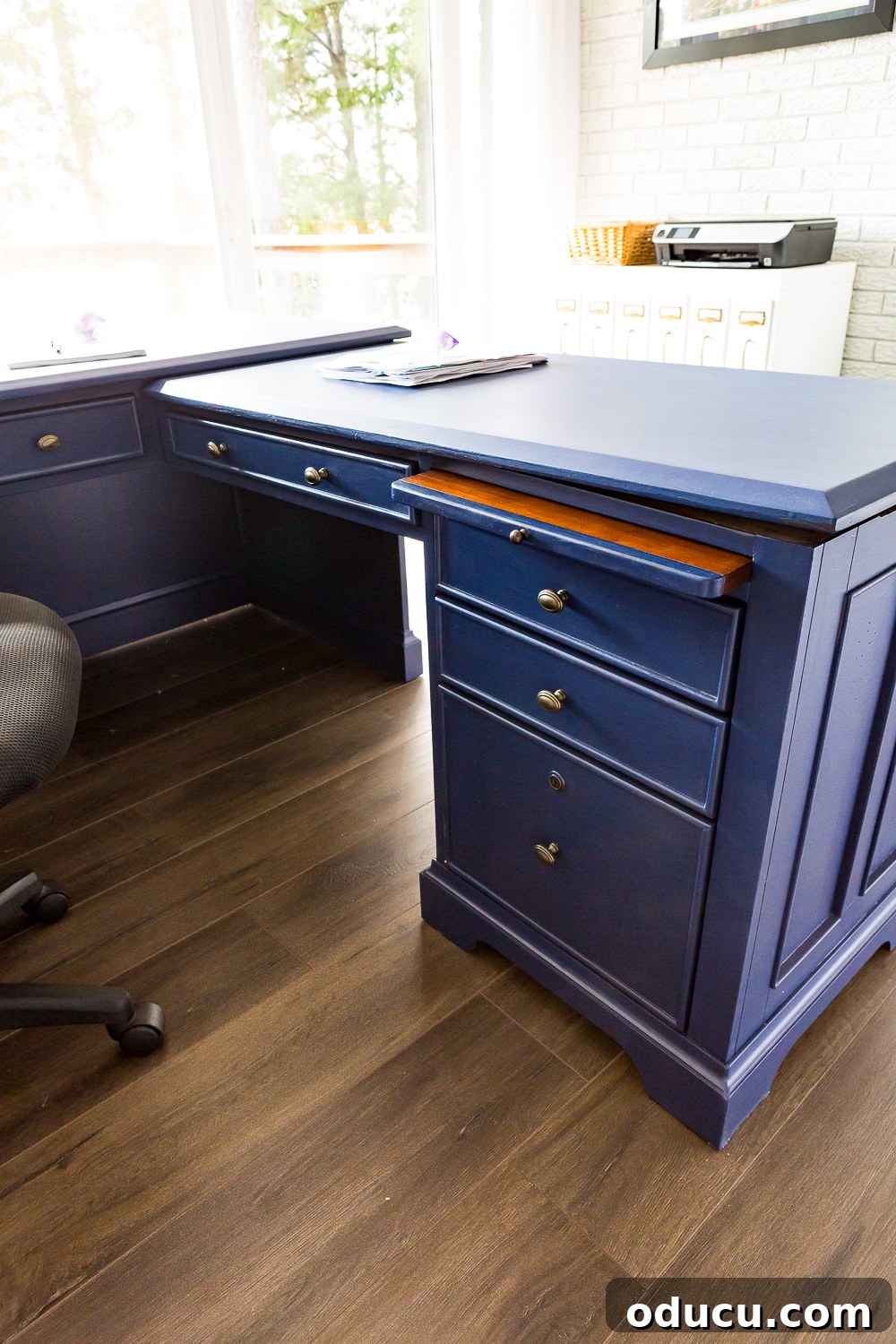 How to seal painted furniture with wax. Most people do it wrong. Learn the right way to use and apply wax over a painted finish on furniture makeovers. Paint sealer for wood - choices. How to seal painted furniture with water based polyurethane or wax.