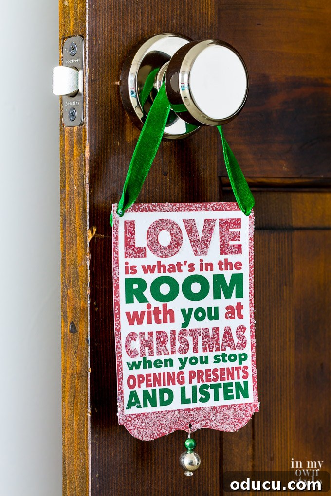 Christmas Free Printable Door Knob Hanger Decoration, a simple and personal touch for holiday decor