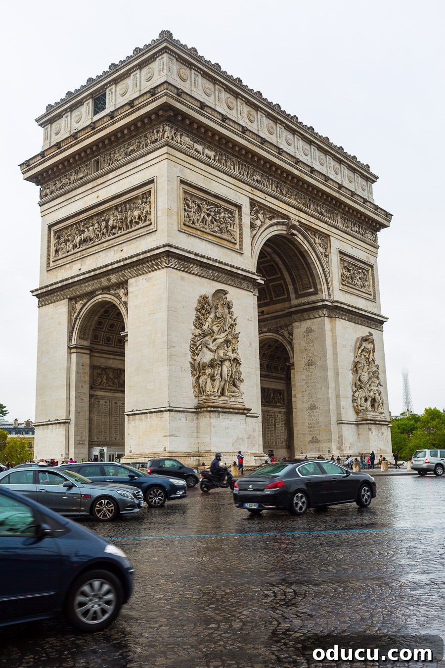 Discovering Paris on Foot 15 arc de triomphe