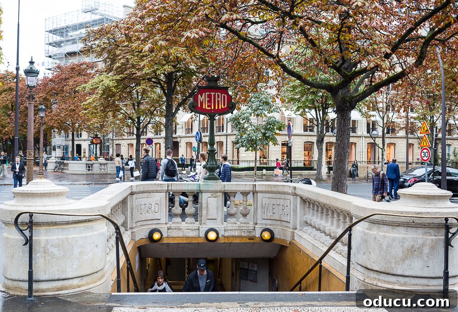 Discovering Paris on Foot 7 Metro Station in Paris