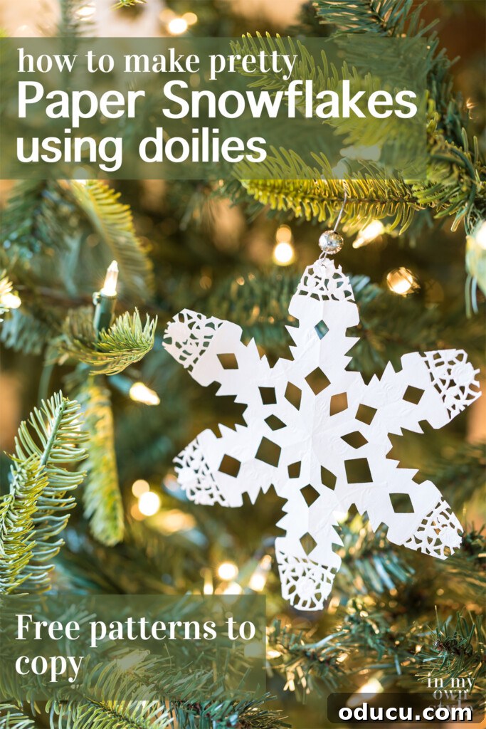 Kağıt Dantellerden Kar Tanesi Süs Yapımı 12 How to make pretty and very easy paper snowflakes using paper doilies. Video tutorial and free printable .pdf cheat sheet.