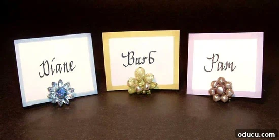 Vintage-Clip-on-Earring-rep vintage Place card holders using clip on earrings