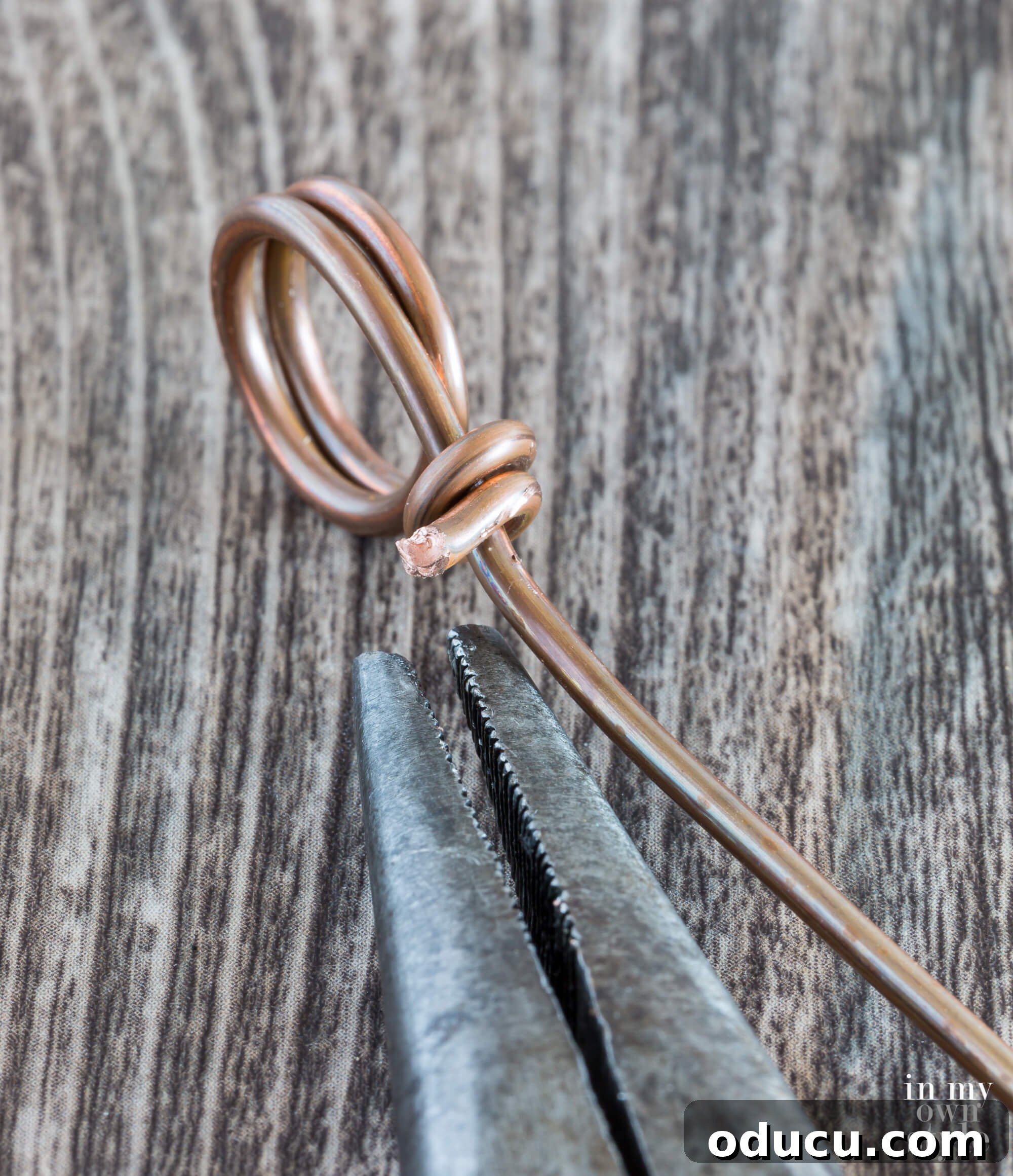 An image showing the wire after it has been bent into two perfect circles using point-nose pliers, detached from the dowel.
