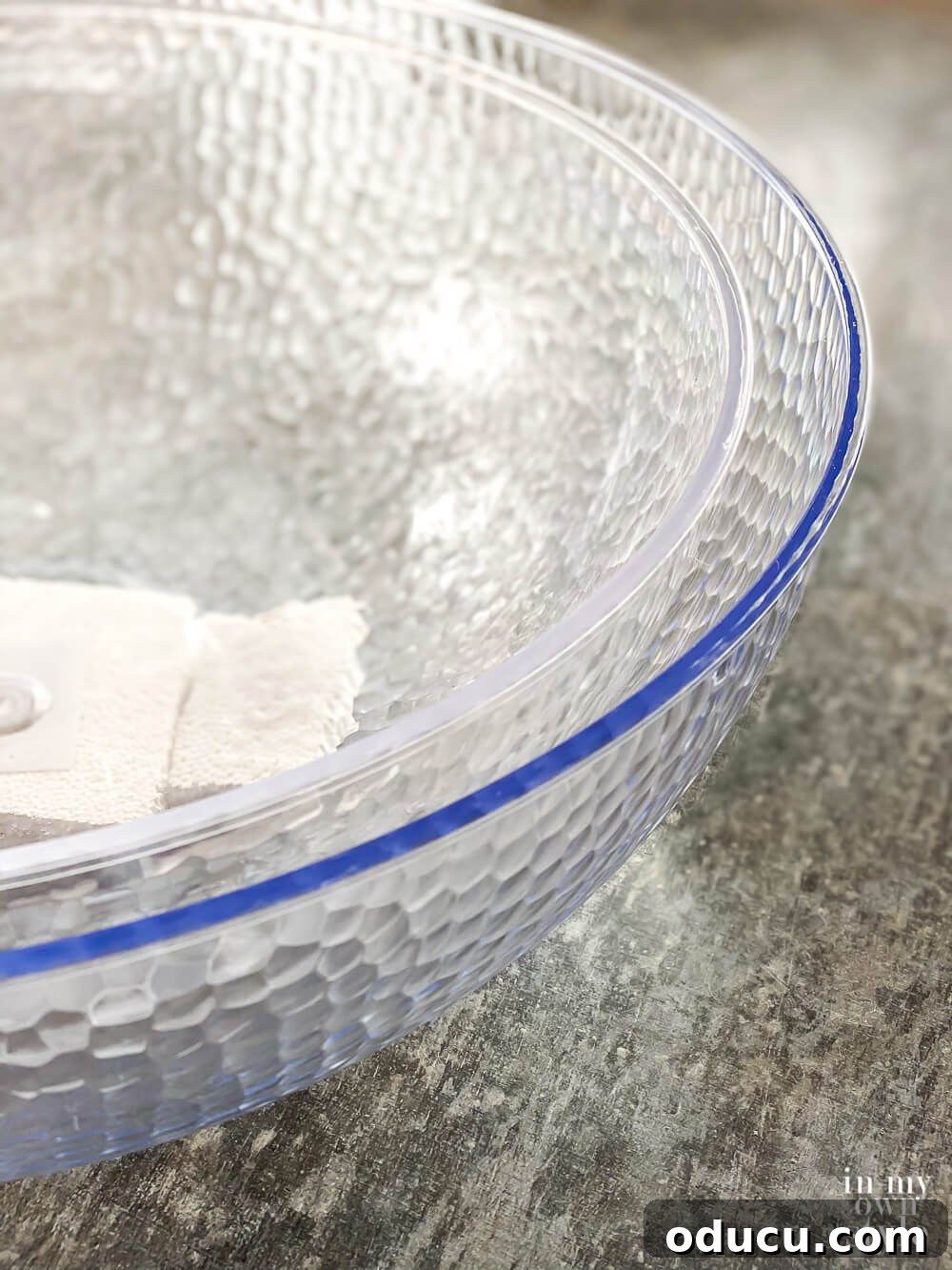Close-up shot illustrating how the edges of the two plastic bowls precisely line up at the same height, forming a single thick rim.