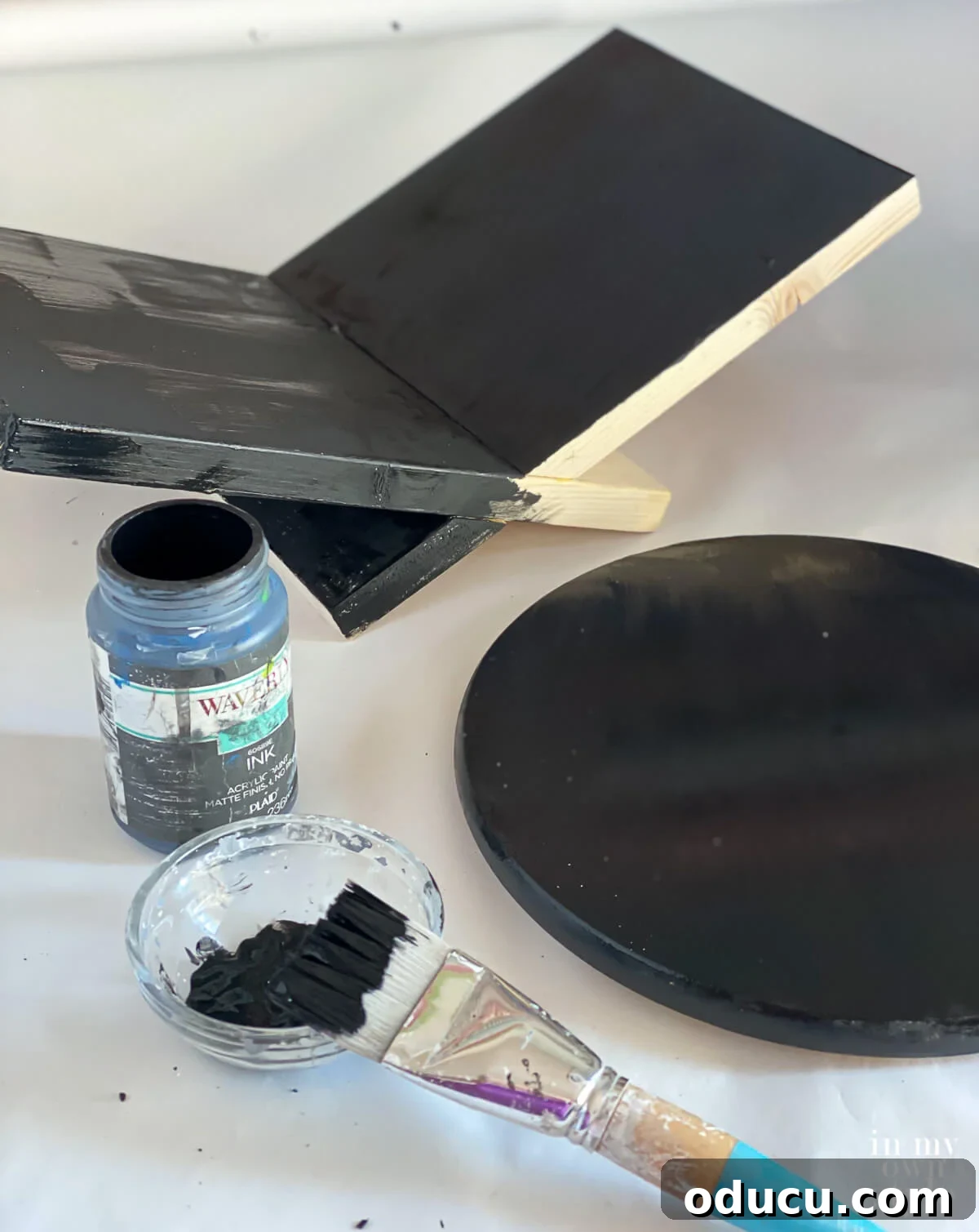 Painting book stand and turntable black.