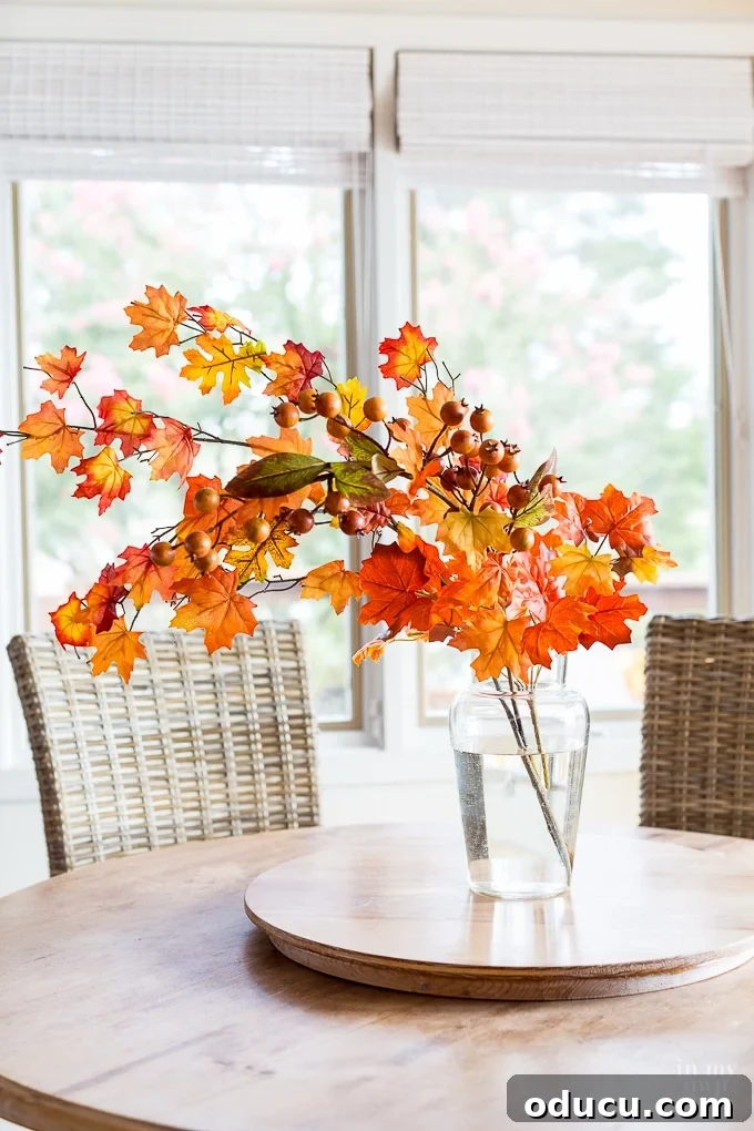 Cozy Autumn Vases: Effortless Ideas for a Warm Home 12 Nature crafts to make to decorate your home for autumn. Use a thrift store glass vase with a minimalistic touch.