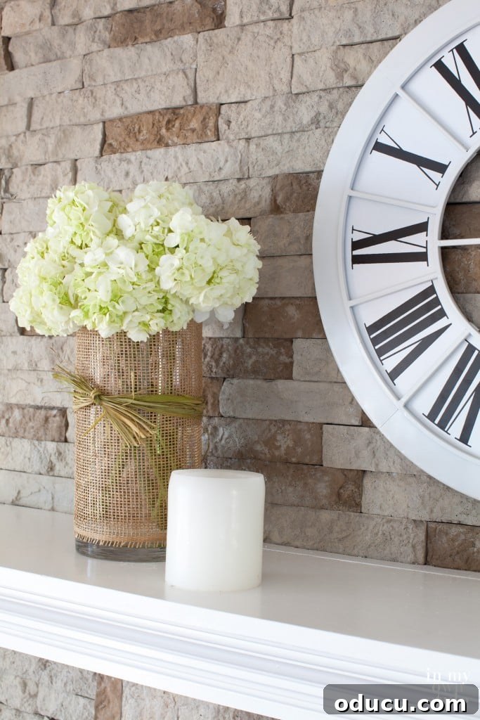 Cozy Autumn Vases: Effortless Ideas for a Warm Home 9 Flower Vase ideas that are simple and easy to do using a basic vase and burlap/