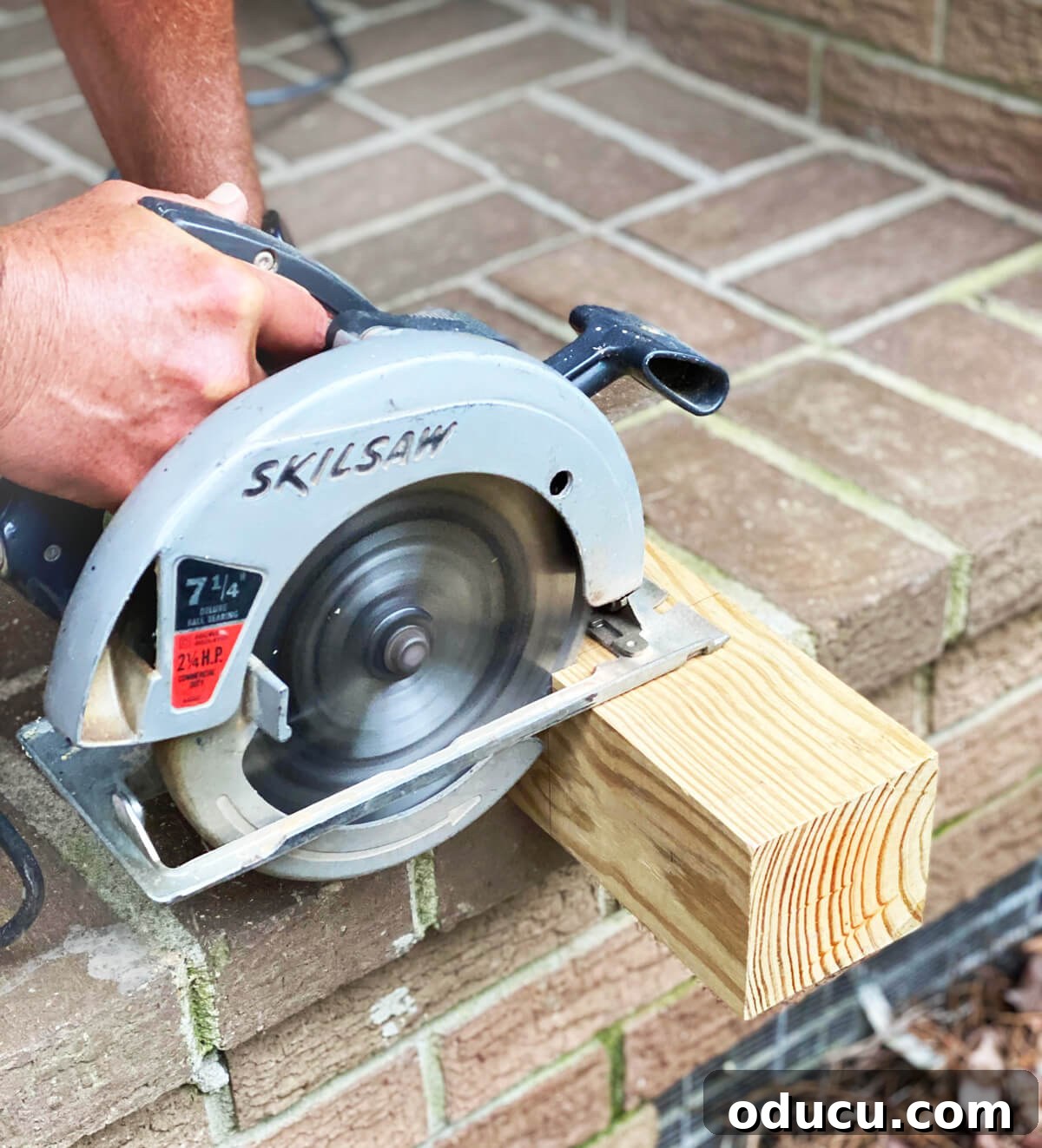 using a circular saw to cut a 4 x 4 post
