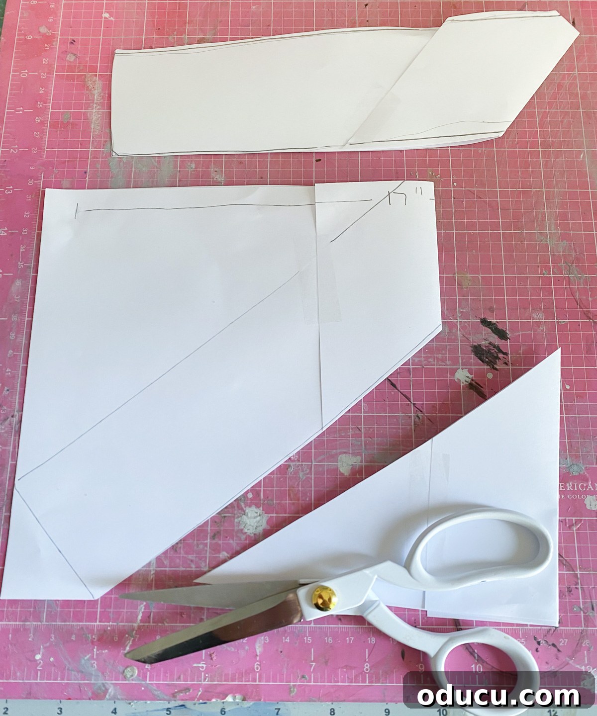 The letter X template used to create a stylish XO pillow for sofa decoration.