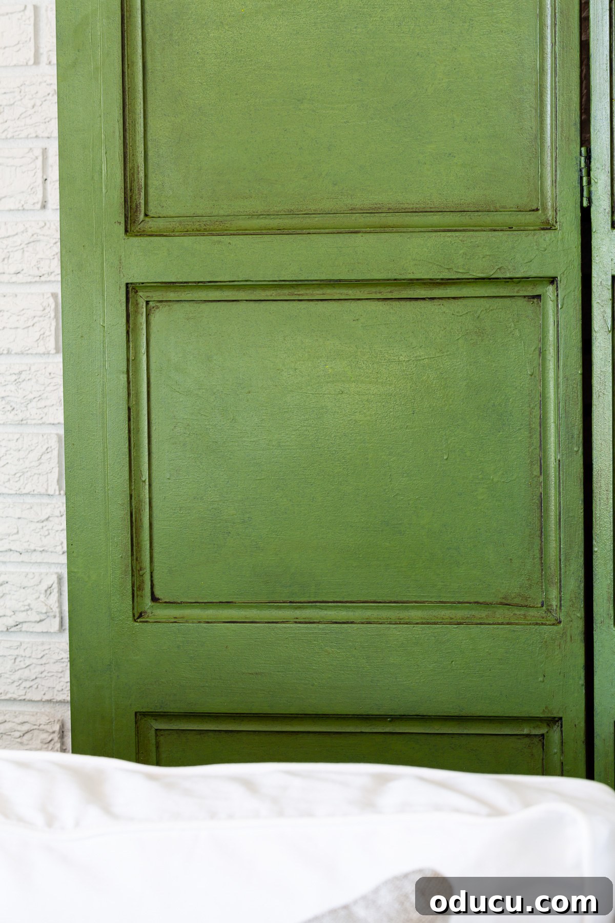 Effortless Glaze Finishes for Furniture 15 Close up photo of a green paint and glazed wood screen.