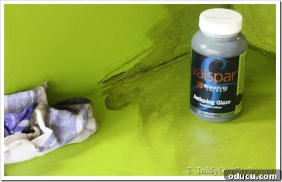 Effortless Glaze Finishes for Furniture 19 Valspar Antiquing glaze being rubbed into a painted surface to make it look aged